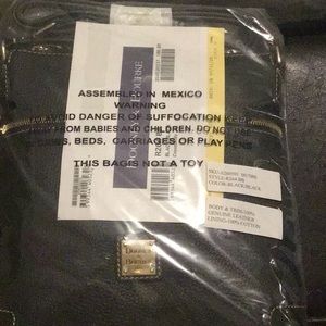 Dooney & Bourke crossbody, black.